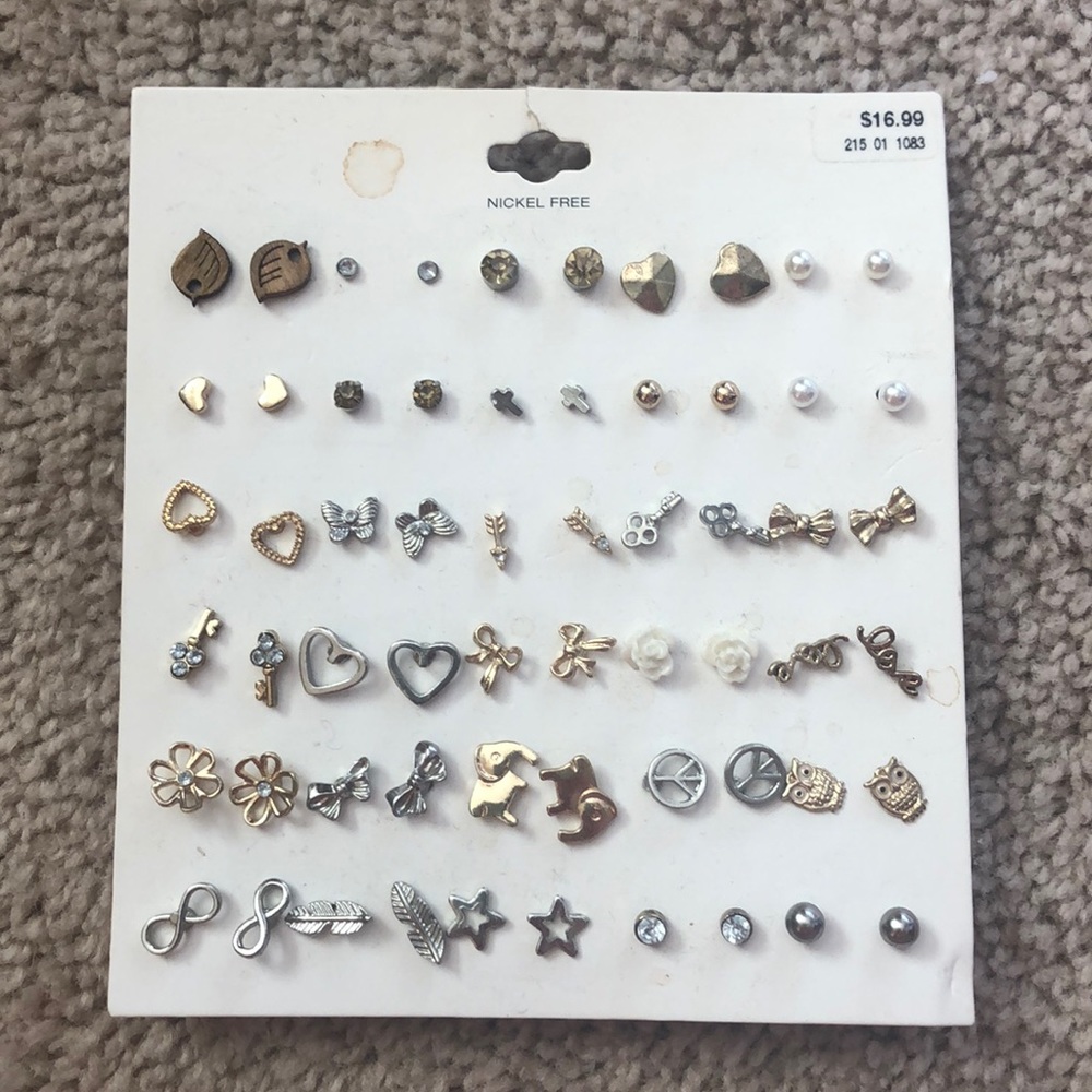 30 pairs of stud earrings